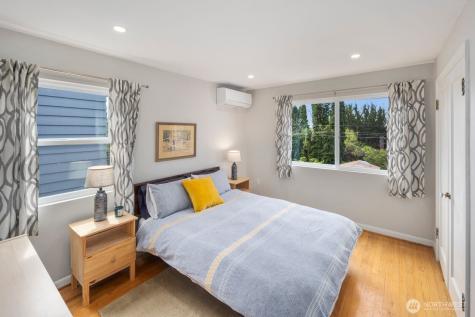 4531 Stanford Avenue NE Seattle WA 98105