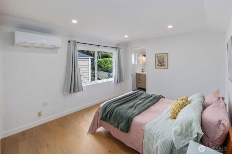 4531 Stanford Avenue NE Seattle WA 98105