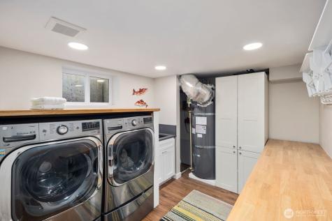 4531 Stanford Avenue NE Seattle WA 98105