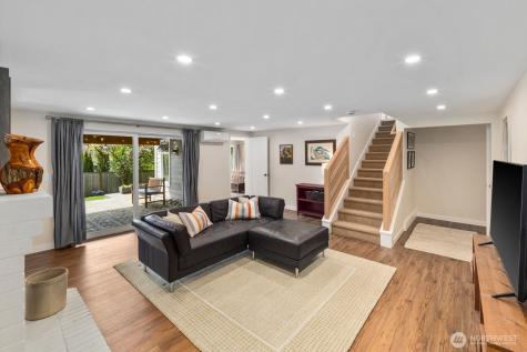 4531 Stanford Avenue NE Seattle WA 98105