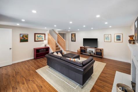 4531 Stanford Avenue NE Seattle WA 98105