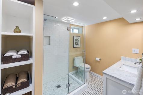 4531 Stanford Avenue NE Seattle WA 98105