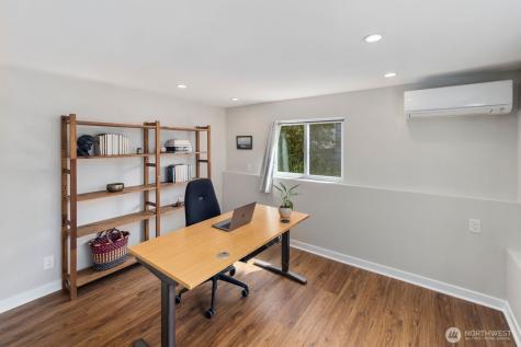 4531 Stanford Avenue NE Seattle WA 98105