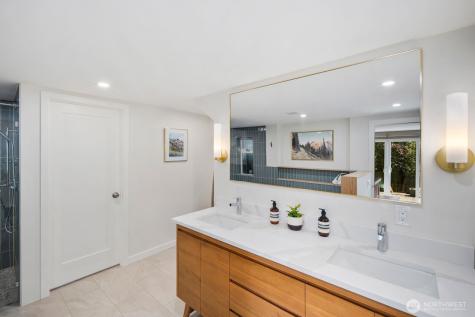 4531 Stanford Avenue NE Seattle WA 98105