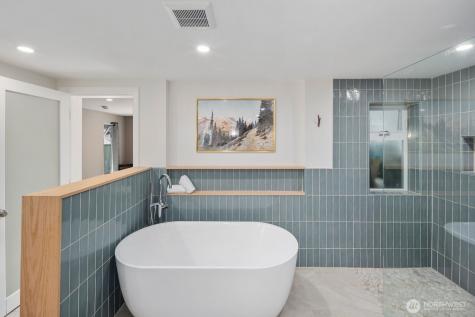4531 Stanford Avenue NE Seattle WA 98105