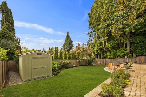4531 Stanford Avenue NE Seattle WA 98105
