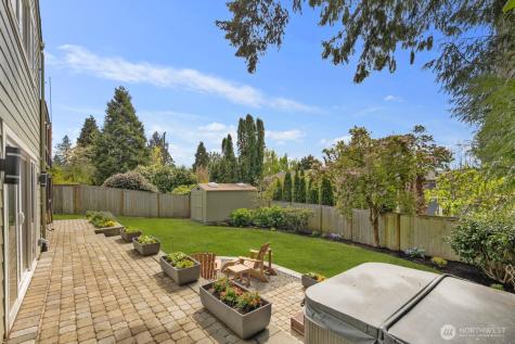 4531 Stanford Avenue NE Seattle WA 98105