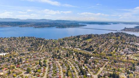 4531 Stanford Avenue NE Seattle WA 98105