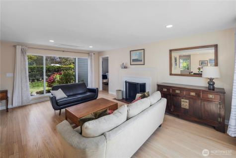 4531 Stanford Avenue NE Seattle WA 98105