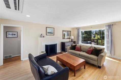 4531 Stanford Avenue NE Seattle WA 98105