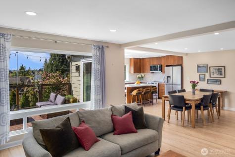 4531 Stanford Avenue NE Seattle WA 98105
