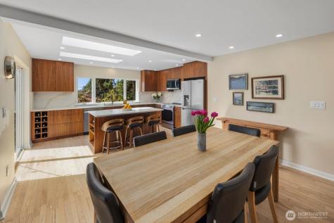 4531 Stanford Avenue NE Seattle WA 98105