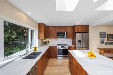 4531 Stanford Avenue NE Seattle WA 98105