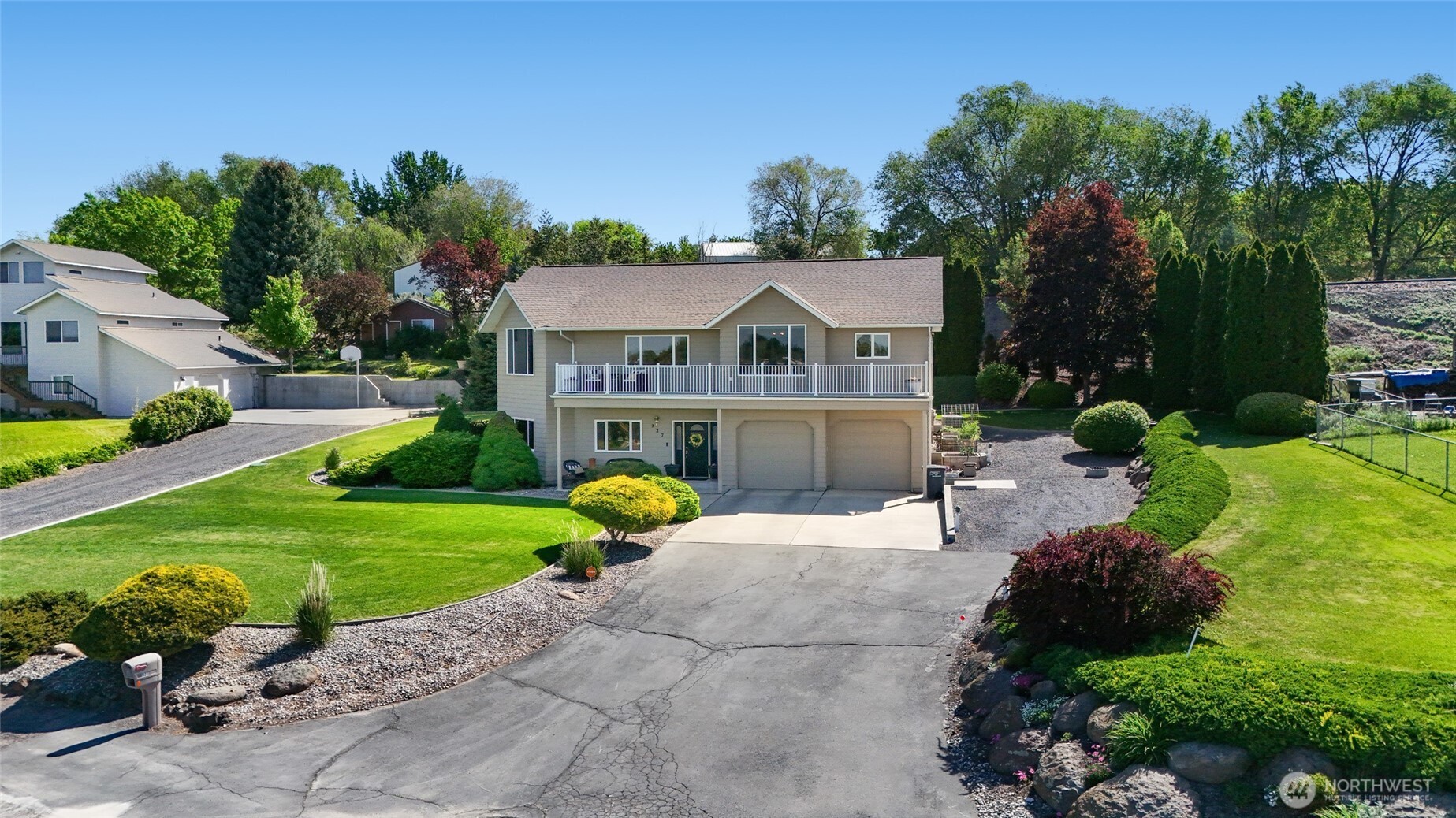 927 Easy Street NE Moses Lake WA 98837