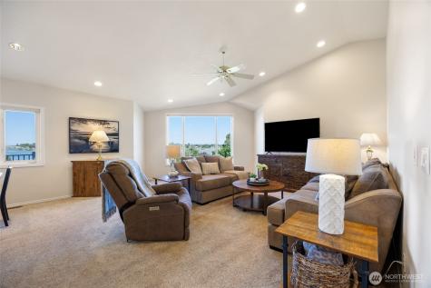 927 Easy Street NE Moses Lake WA 98837