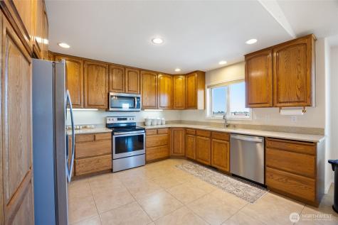 927 Easy Street NE Moses Lake WA 98837