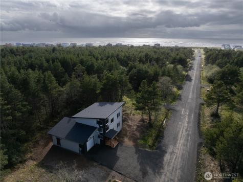 1235 Sunset Beach Lane Westport WA 98595