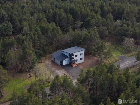 1235 Sunset Beach Lane Westport WA 98595