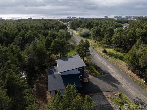 1235 Sunset Beach Lane Westport WA 98595