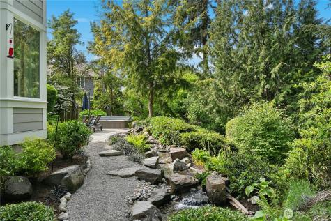 10806 SE 16th Street Bellevue WA 98004