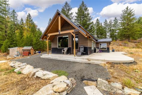 8 Camden Road Elk WA 99009