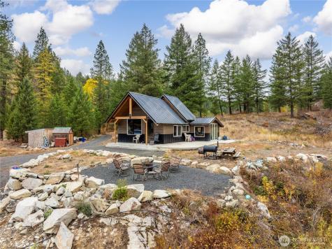 8 Camden Road Elk WA 99009