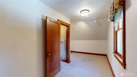 1533 NE Tagholm Road Poulsbo WA 98370