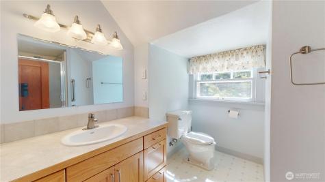 1533 NE Tagholm Road Poulsbo WA 98370