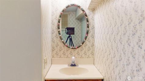 1533 NE Tagholm Road Poulsbo WA 98370