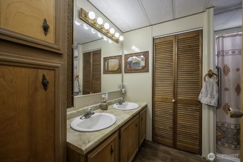 2240 W Broadway Moses Lake WA 98837