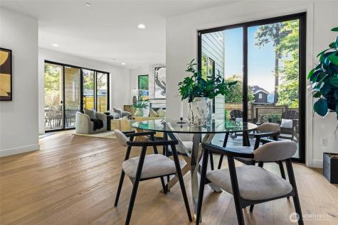 912 18th Avenue W Kirkland WA 98033