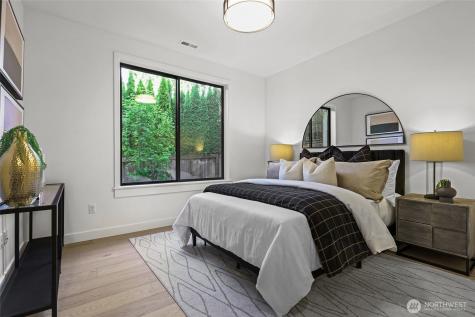 912 18th Avenue W Kirkland WA 98033