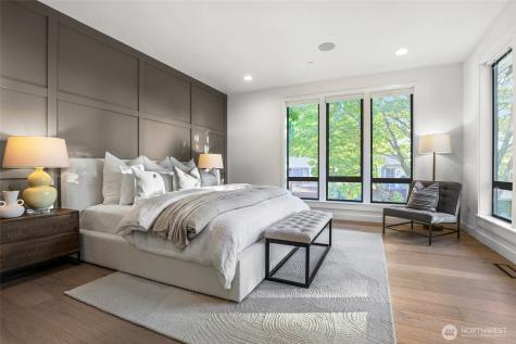 912 18th Avenue W Kirkland WA 98033