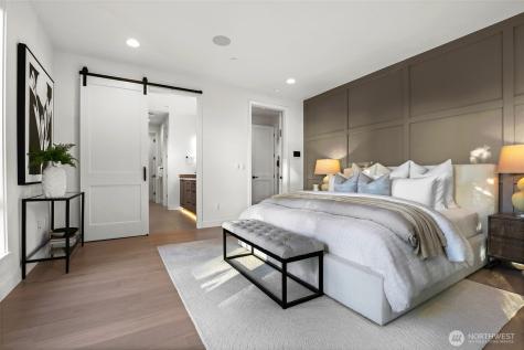 912 18th Avenue W Kirkland WA 98033