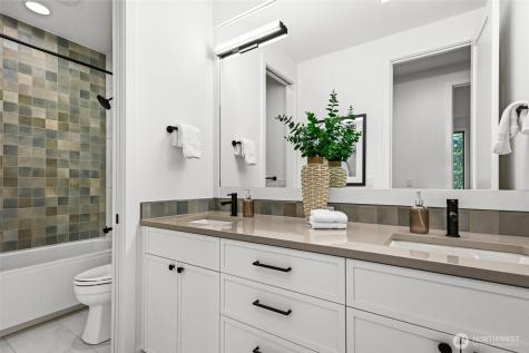 912 18th Avenue W Kirkland WA 98033