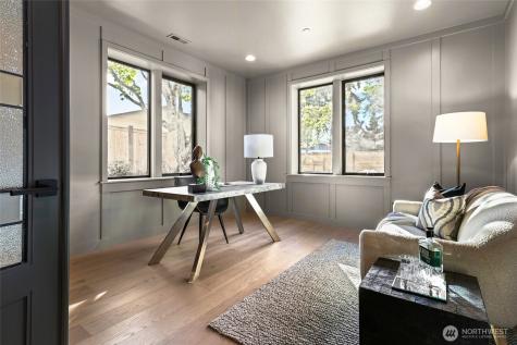 912 18th Avenue W Kirkland WA 98033