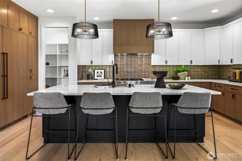 912 18th Avenue W Kirkland WA 98033