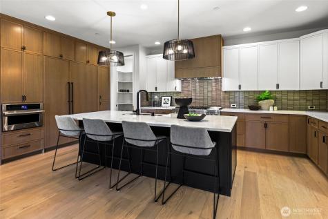 912 18th Avenue W Kirkland WA 98033