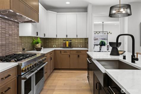 912 18th Avenue W Kirkland WA 98033