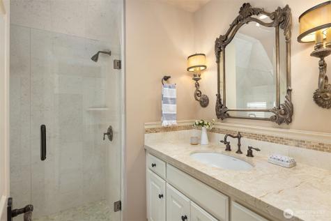 20450 NE 71st Street Redmond WA 98053