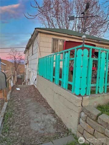 111 Young Street Grand Coulee WA 99133