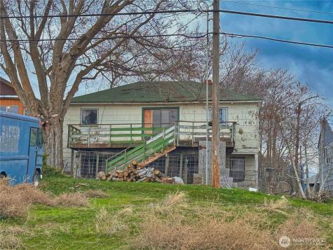 111 Young Street Grand Coulee WA 99133