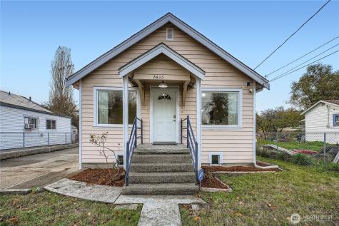 8435 46th Avenue S Seattle WA 98118
