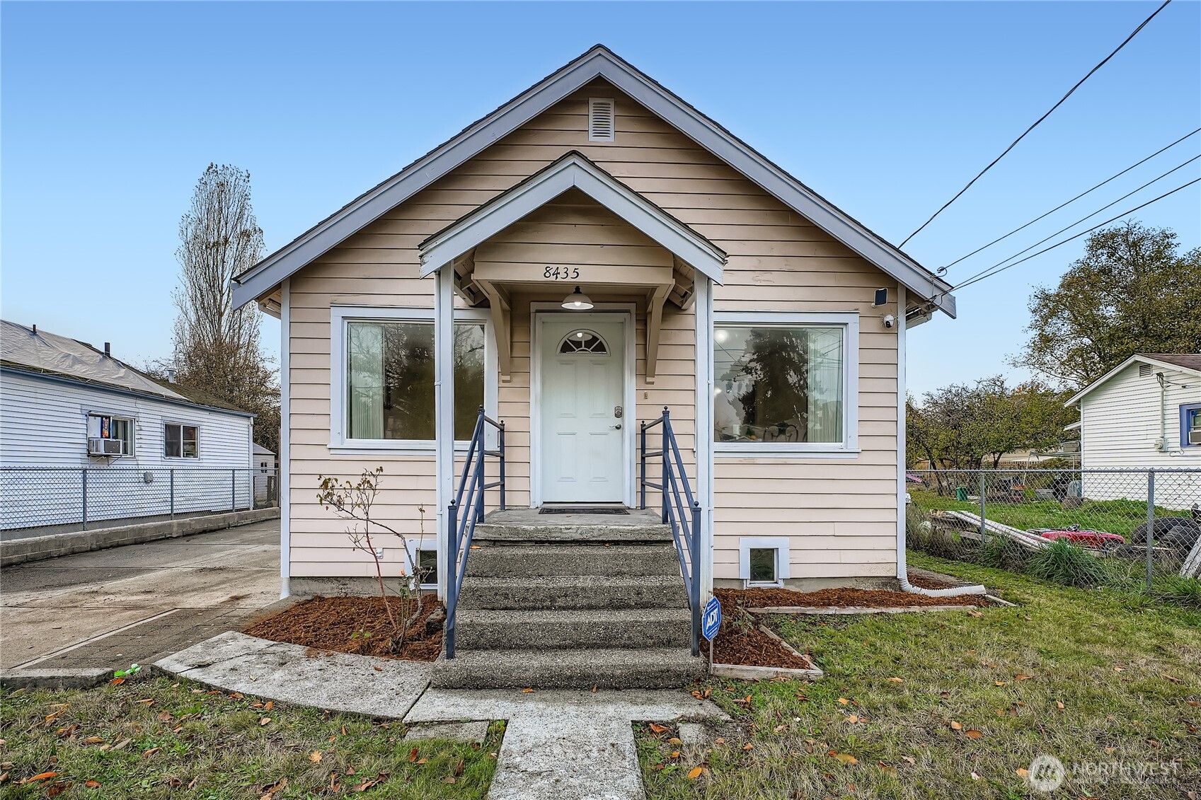 8435 46th Avenue S Seattle WA 98118