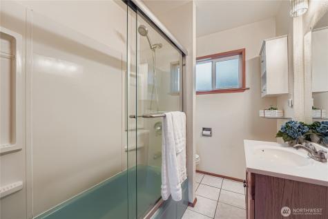 8435 46th Avenue S Seattle WA 98118