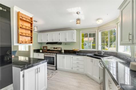 2019 SE Richmond Lane Port Orchard WA 98367