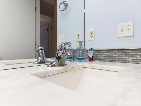 7713 Zircon Drive SW Lakewood WA 98498