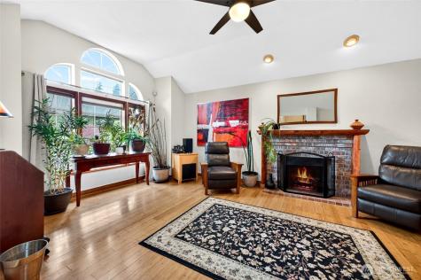 1610 28th Place SE Puyallup WA 98374