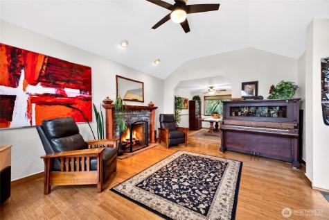 1610 28th Place SE Puyallup WA 98374