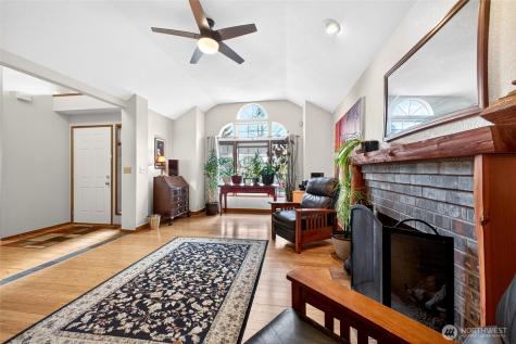 1610 28th Place SE Puyallup WA 98374